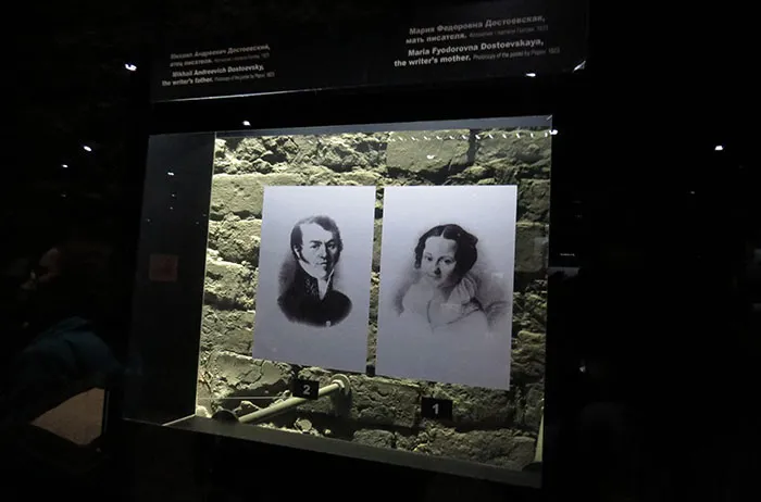 Descubra a Casa-Museu de Dostoievski em São Petersburgo: um guia completo 6 DOSTOIEVSKI pai e mae