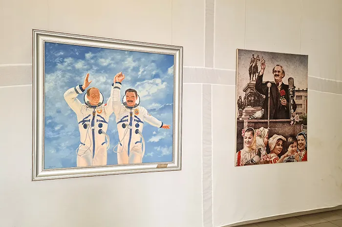 Quadros no Museu de Arte Socialista de Sófia, Bulgária Quadros no Museu de Arte Socialista de Sófia, Bulgária
