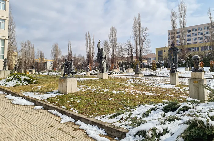 Esculturas da era comunistas reunidas no Museu de Arte Socialista, em Sofia, Bulgária Esculturas da era comunistas reunidas num museu ao ar livre, em Sofia, Bulgária