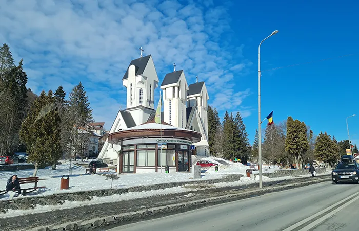 Igrejas na Rodovia Bucareste - Brasov, Romênia.