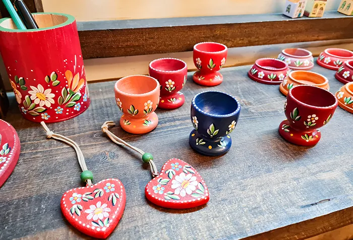 Artesanato romeno em Sighisoara, Romênia Artesanato romeno