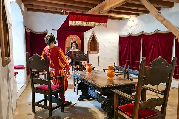 Sala de jantar do Castelo Predjama, Eslovênia Sala de jantar