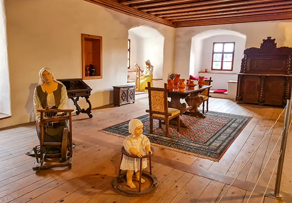 Castelo Predjama: uma aventura histórica nas montanhas da Eslovênia 1 Sala de estar