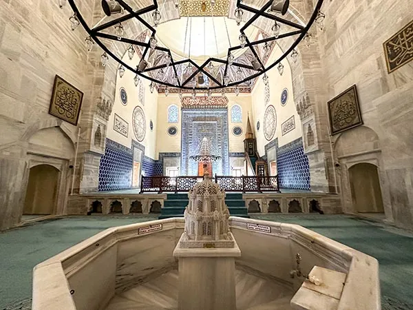 Bursa mesquita verde interior
