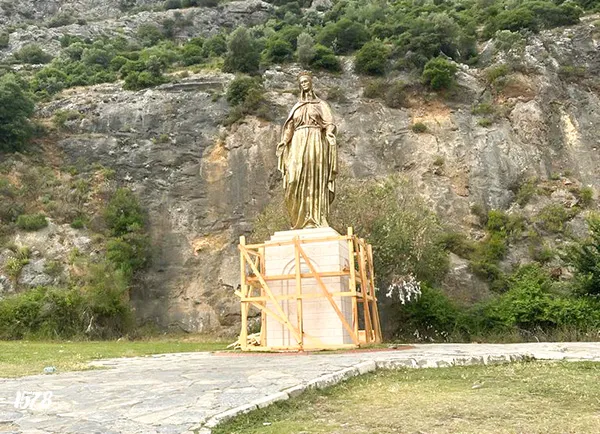 Escultura da Virgem Maria na Turquia