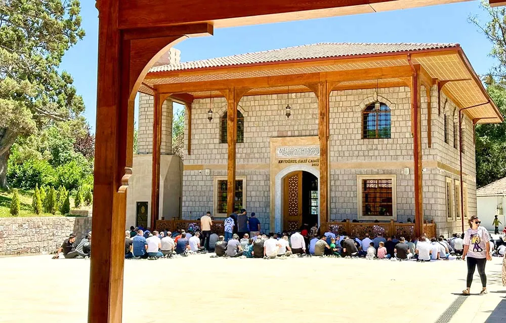 Mesquita moderna em Sogut, Turquia Mesquita