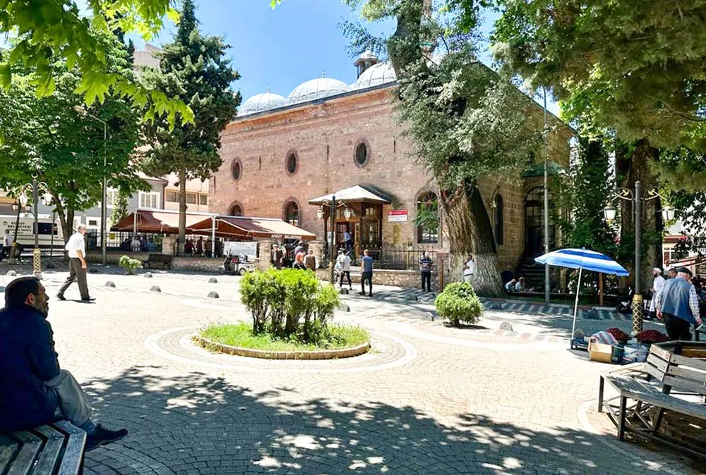 Celebi Sultan Mehmet Cami (mesquita) em Sogut, Turquia Celebi Sultan Mehmet Cami em Sogut, Turquia