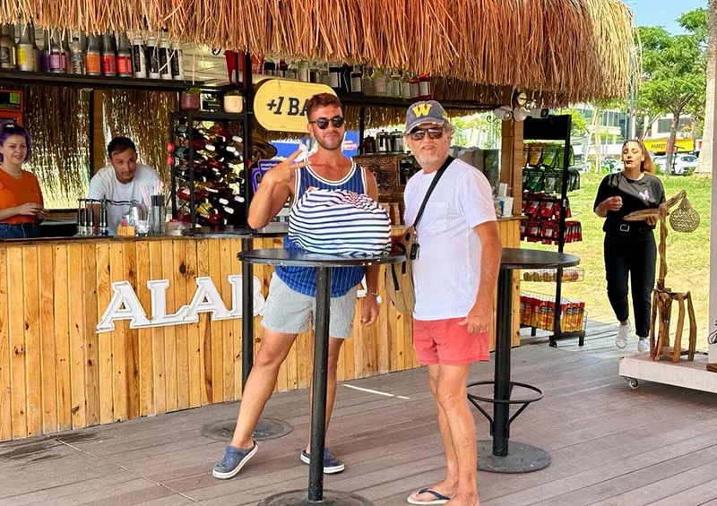 Bar Alabama, na Praia de Konyalti,