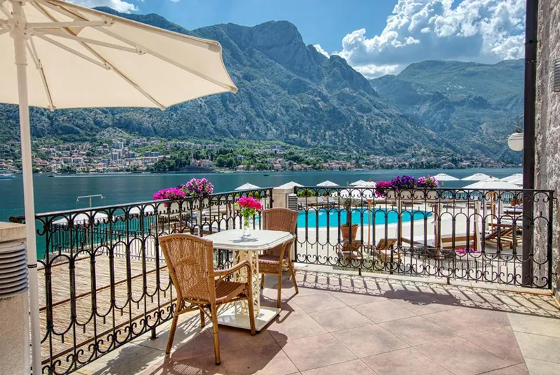 Varanda do Splendido Hotel em Kotor, Montenegro Varanda do Splendido Hotel