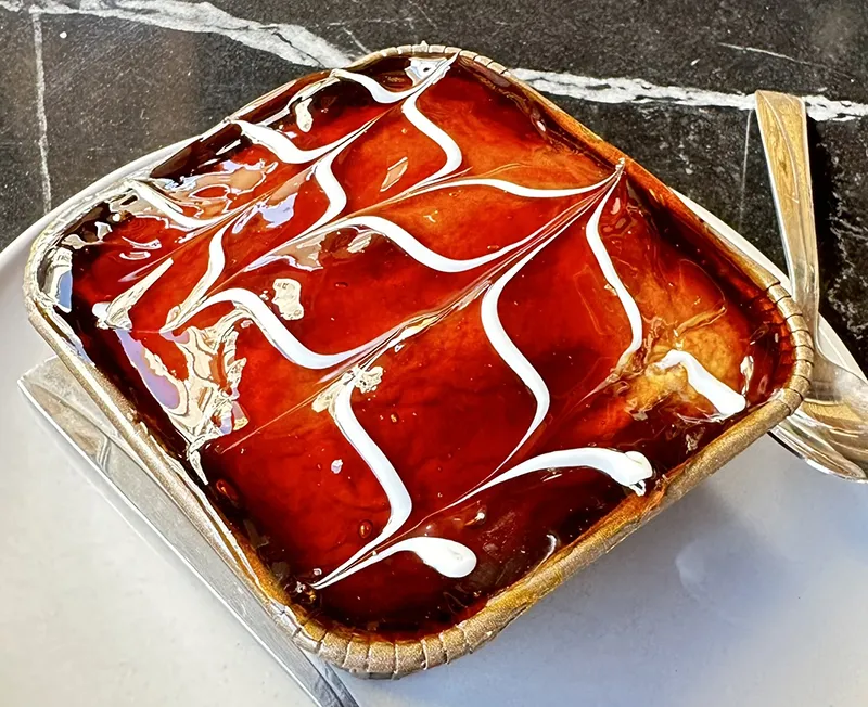 Trilaçe, o bolo de 3 leites que comemos em Saranda, Albânia Trilace, Saranda, Albânia