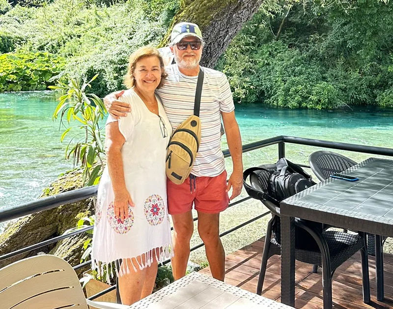 Sonia e João Miguel, no Olho Azul, Albânia Olho Azul, na Albânia