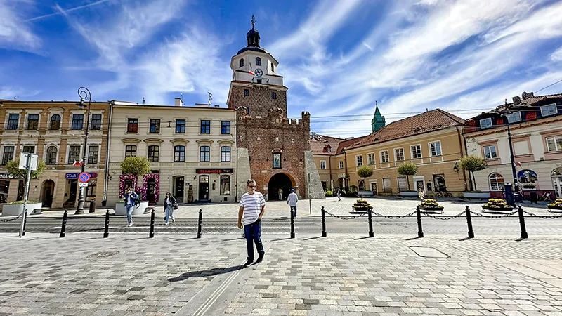 João Miguel e a Brama Krakowska, Lublin, Polônia