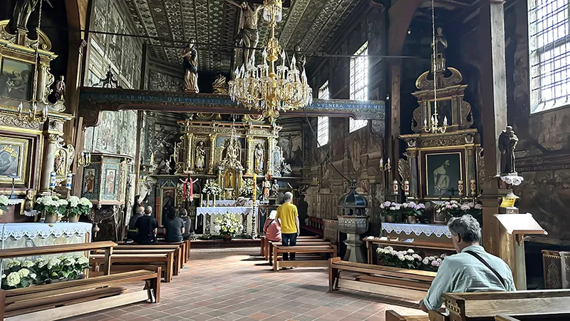 Igreja de São Miguel Arcanjo, em Binarowa, Polônia Igreja de São Miguel Arcanjo, em Binarowa, Polônia