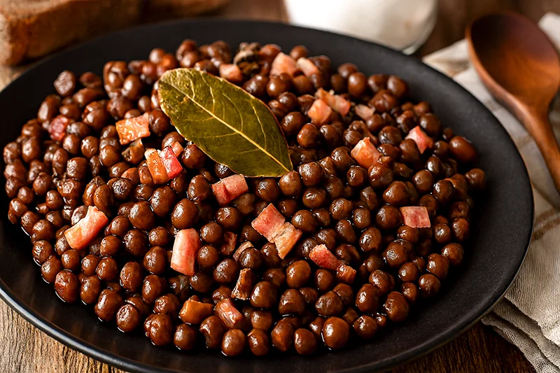 grey peas with bacon
