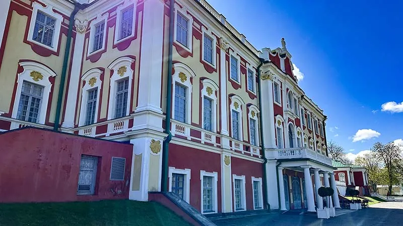 Palácio e Museu Kadriorg, em Tallinn, Estônia