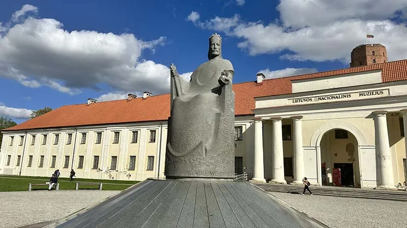 Vilnius: 21 motivos para conhecer a capital da Lituânia 15 Vilnius museu nacional