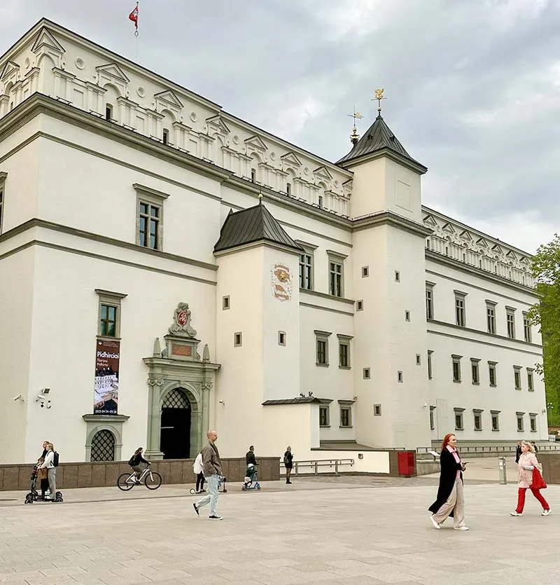 Vilnius: 21 motivos para conhecer a capital da Lituânia 10 Palácio dos Grão-duques, em Vilnius, Lituânia