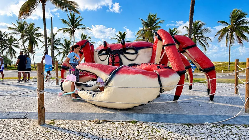 Caranguejo na Passarela do Caranguejo, em Aracaju, Sergipe Caranguejo na Passarela do Caranguejo
